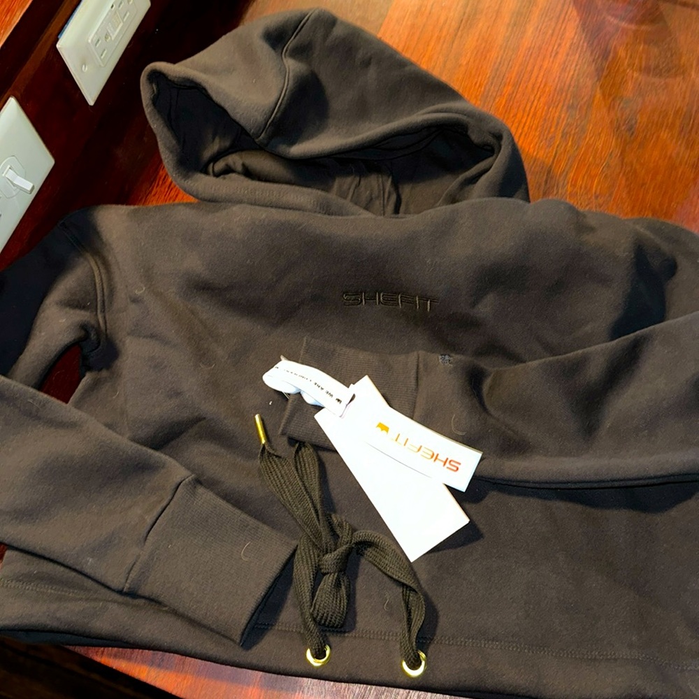 New with tags crop top long sleeve hoodie